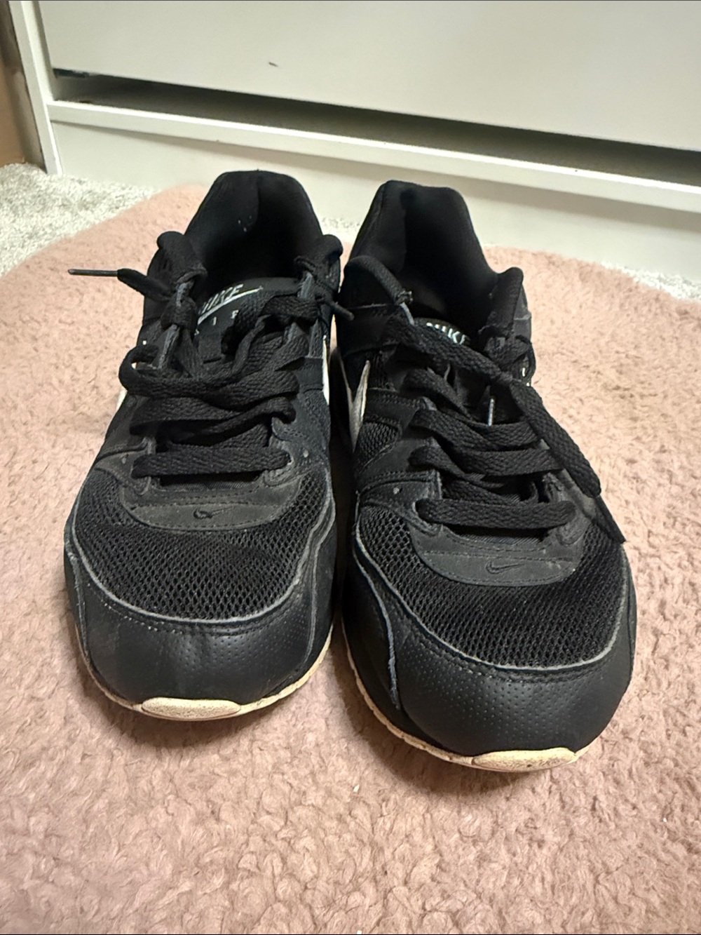 Nike Black Low-Top Lace-Up Sneakers